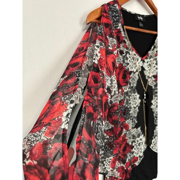 By & By Black Red Split Front/Back Top Lace Floral Print Built-in Tank Small NWT - Picture 5 of 12